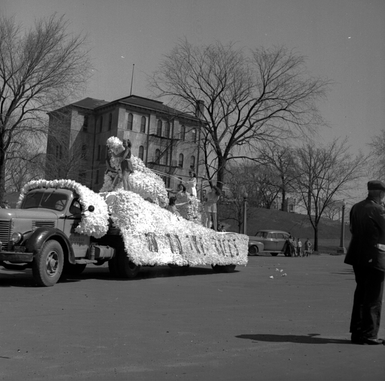 Drake Relays Parade 1947 Bryant School on E Grand & Penn in background